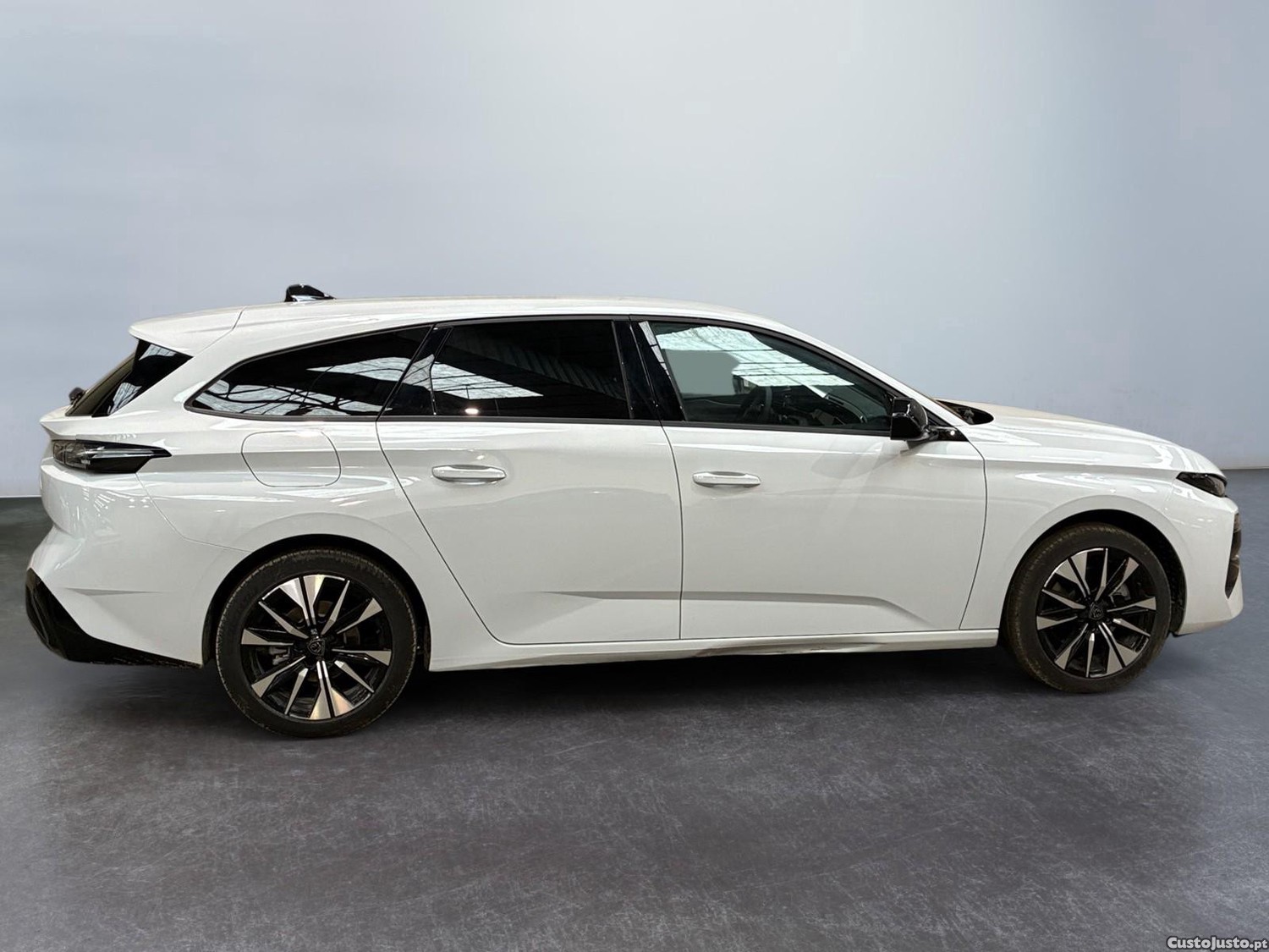 Peugeot 308 SW 1.5 BlueHDi Allure EAT8 - 26 — photo 4