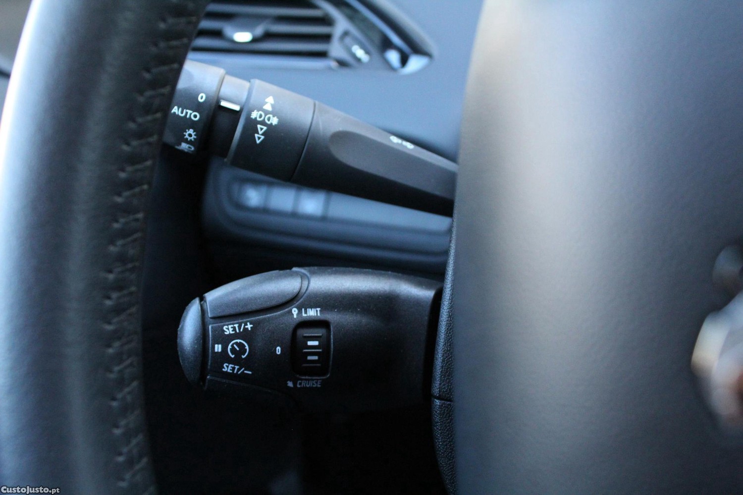 Peugeot 208 1.6 HDI Signature — fotografia 7