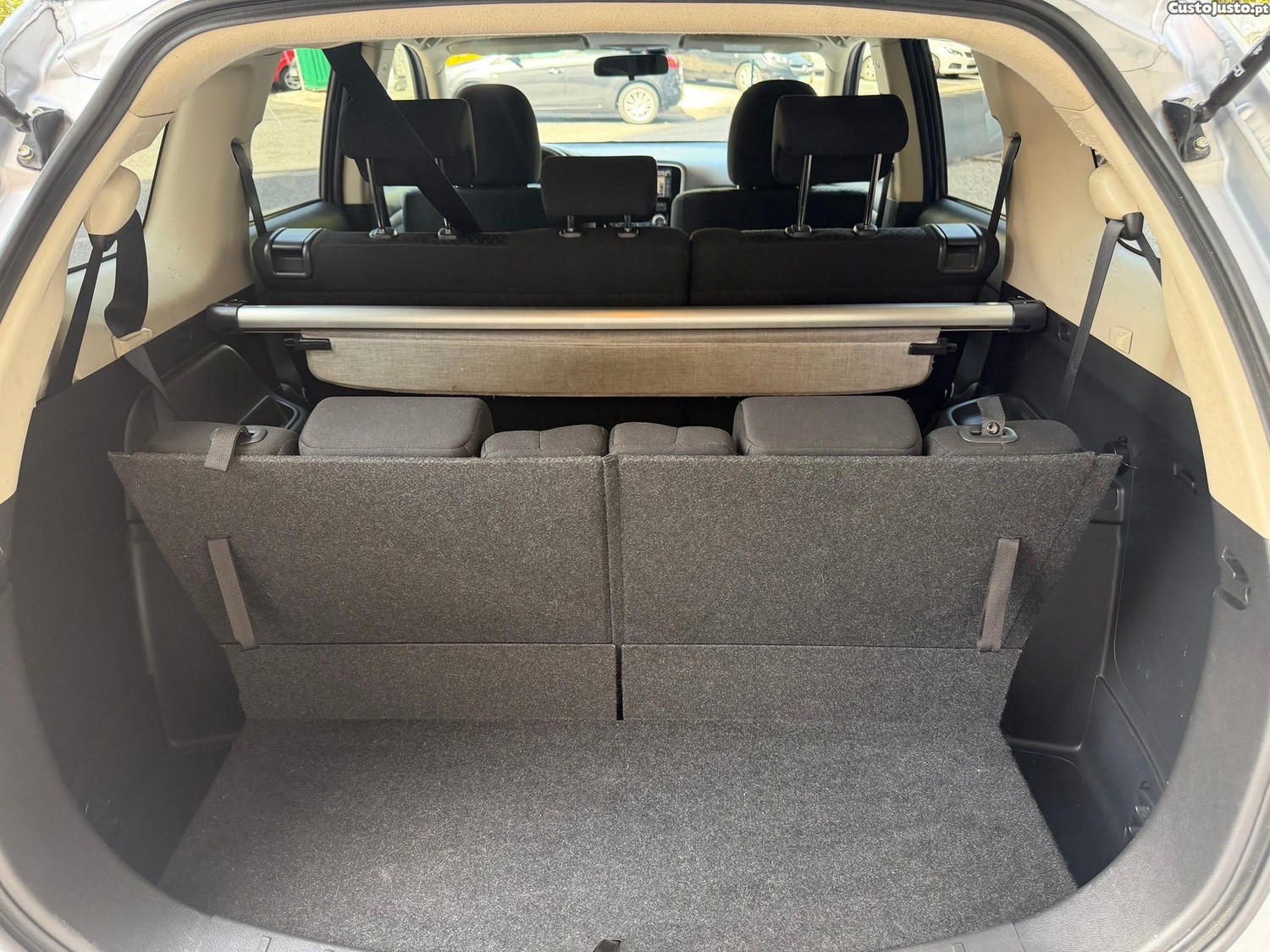 Mitsubishi Outlander 2.2 DI-D Intense — fotografia 8