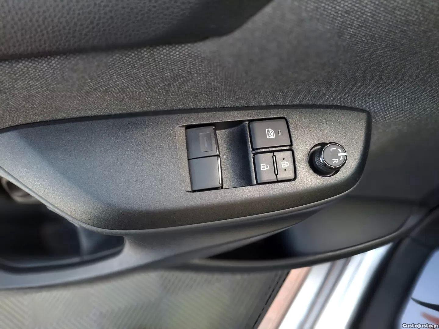 Toyota Yaris 1.0 vvt-i comfort — photo 4