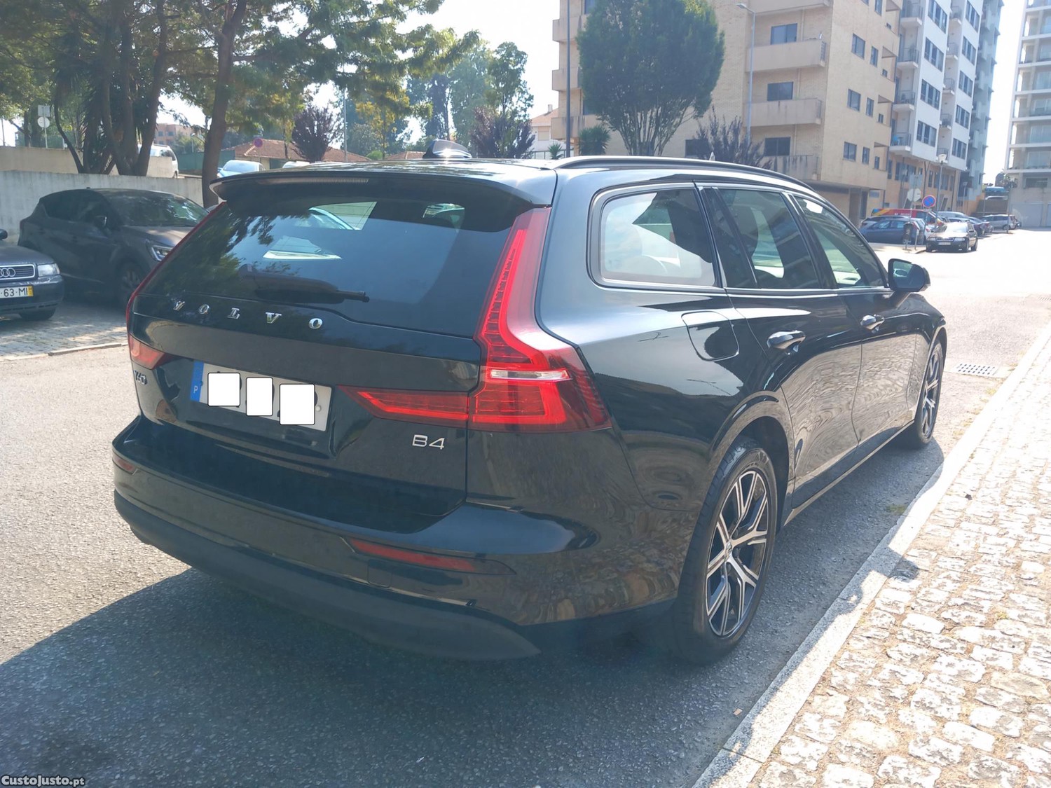 Volvo V60 2.0 D4 Momentum Geartronic — photo 3