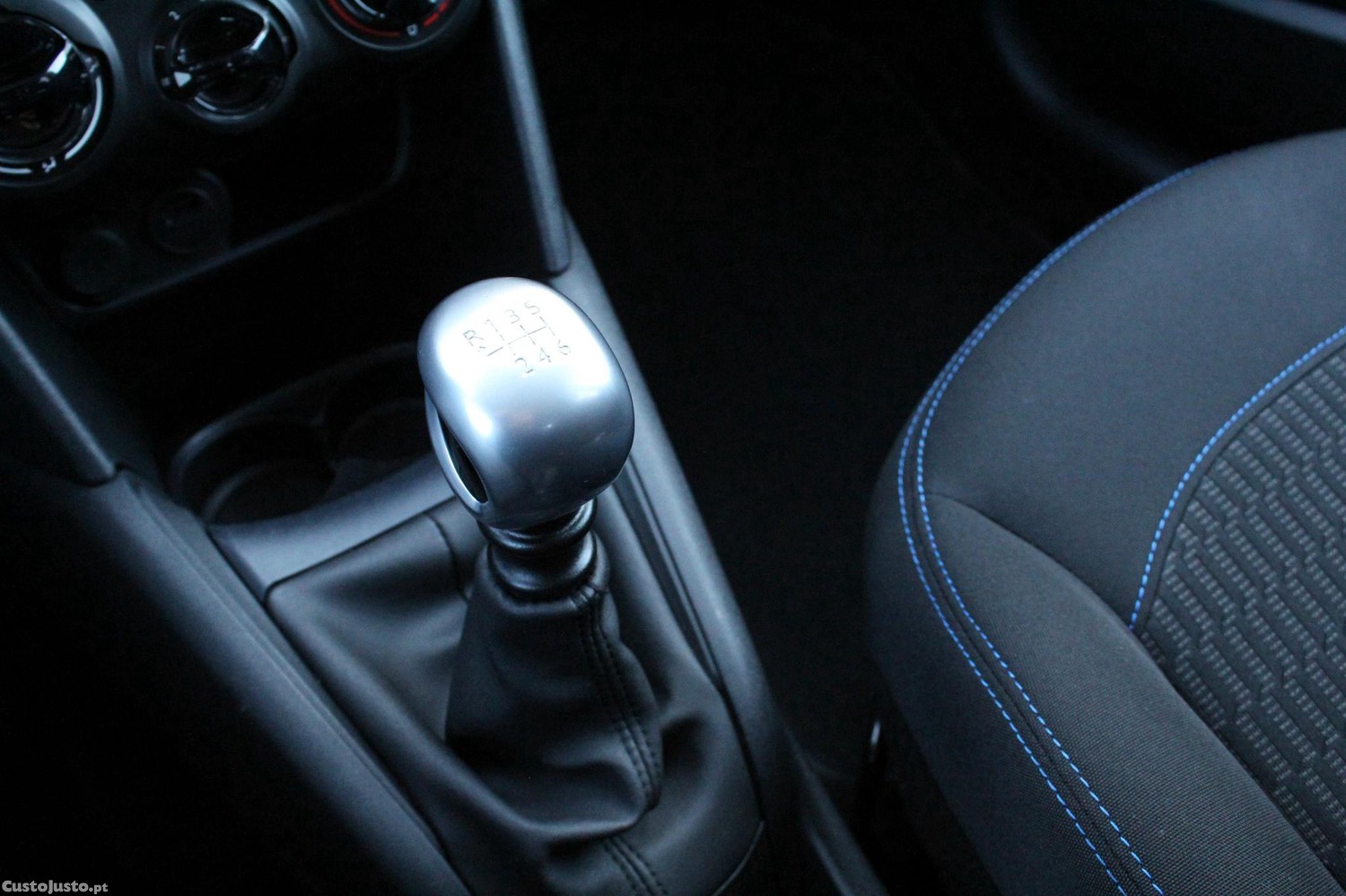 Peugeot 208 1.6 HDI Signature — fotografia 8