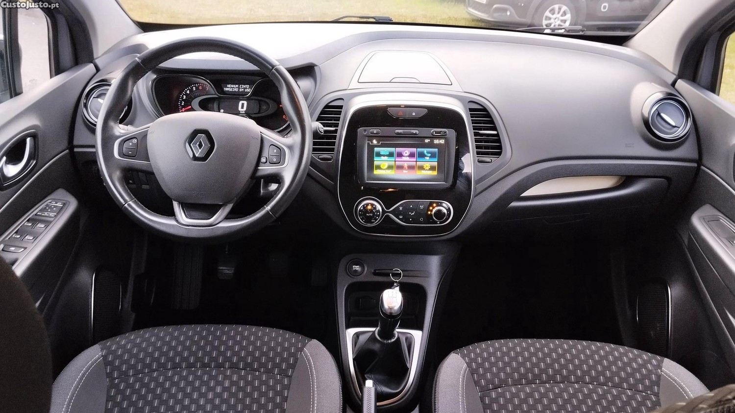 Renault Captur 0.9 TCe Exclusive - 19 — photo 3