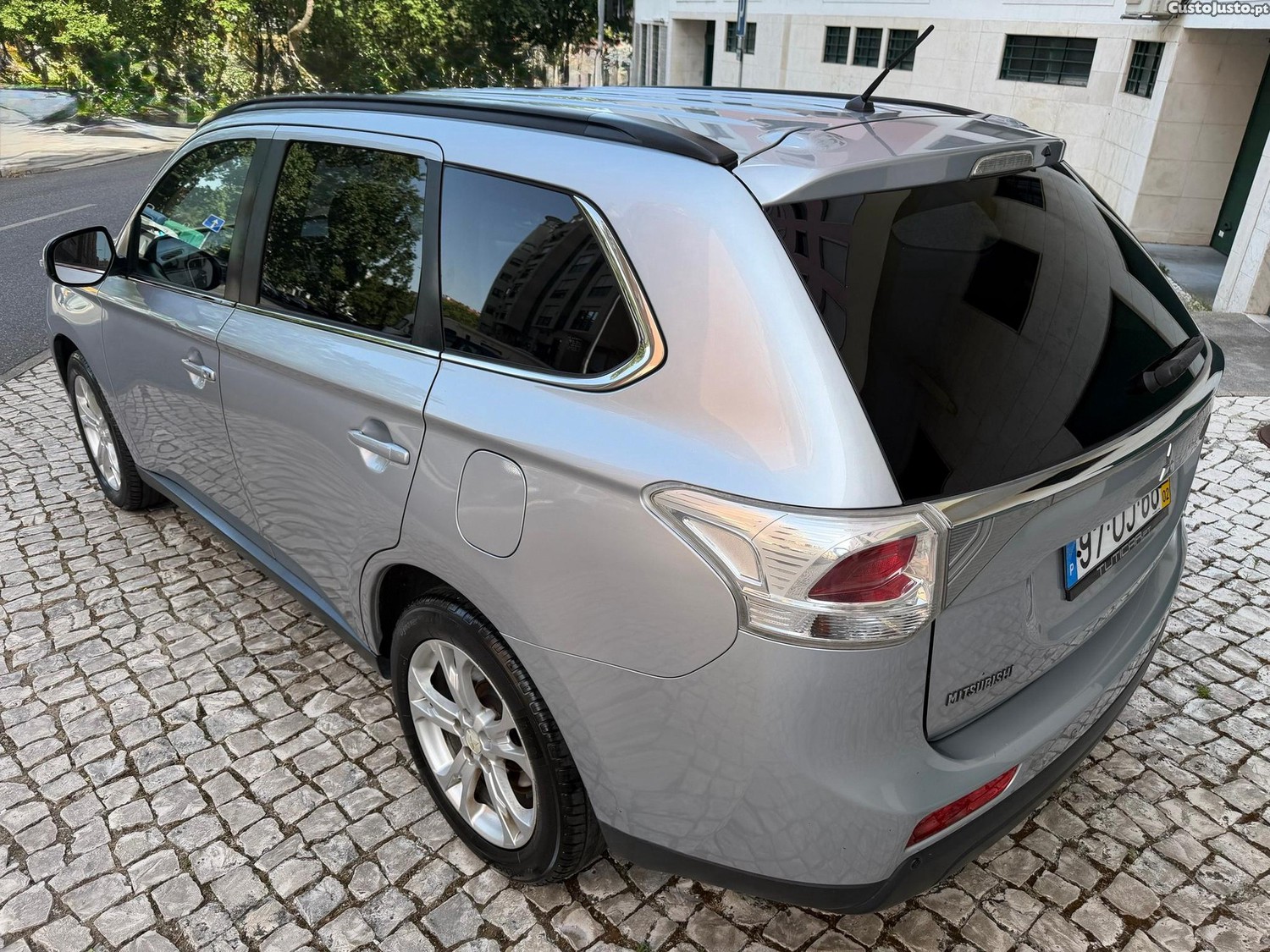 Mitsubishi Outlander 2.2 DI-D Intense — fotografia 19