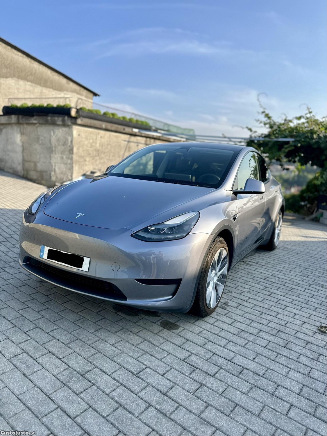 Tesla Model Y SR+ QuickSilver 2023 — fotografia 11