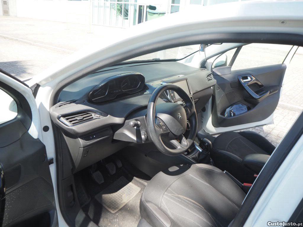 Peugeot 208 1.6 HDI — fotografia 4