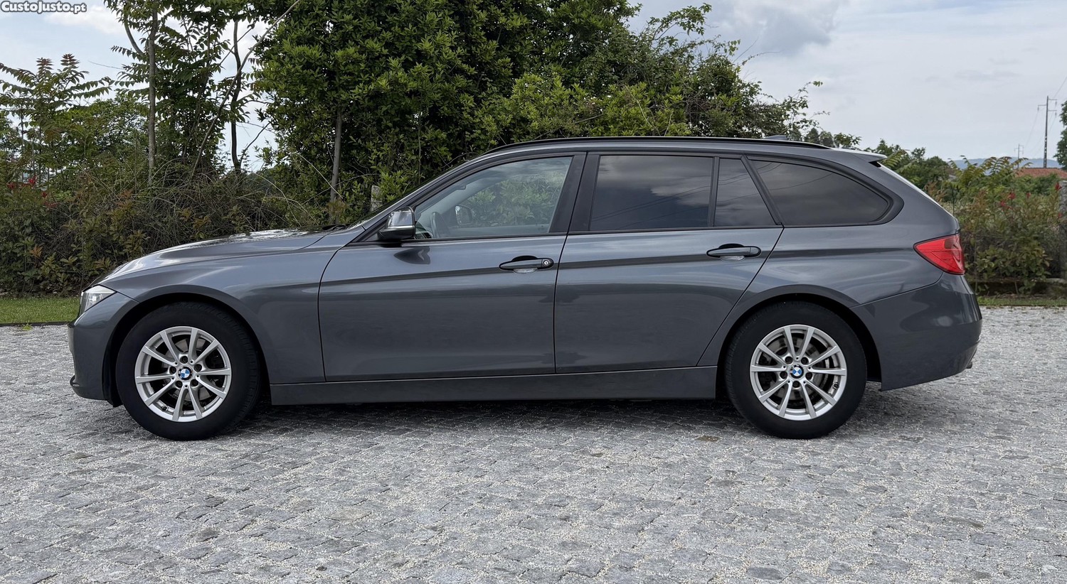 BMW 318 C bom estado com CarPlay — fotografia 8