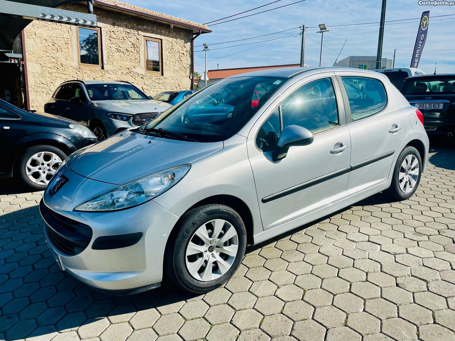 Peugeot 207 1.4 16V Active - 09