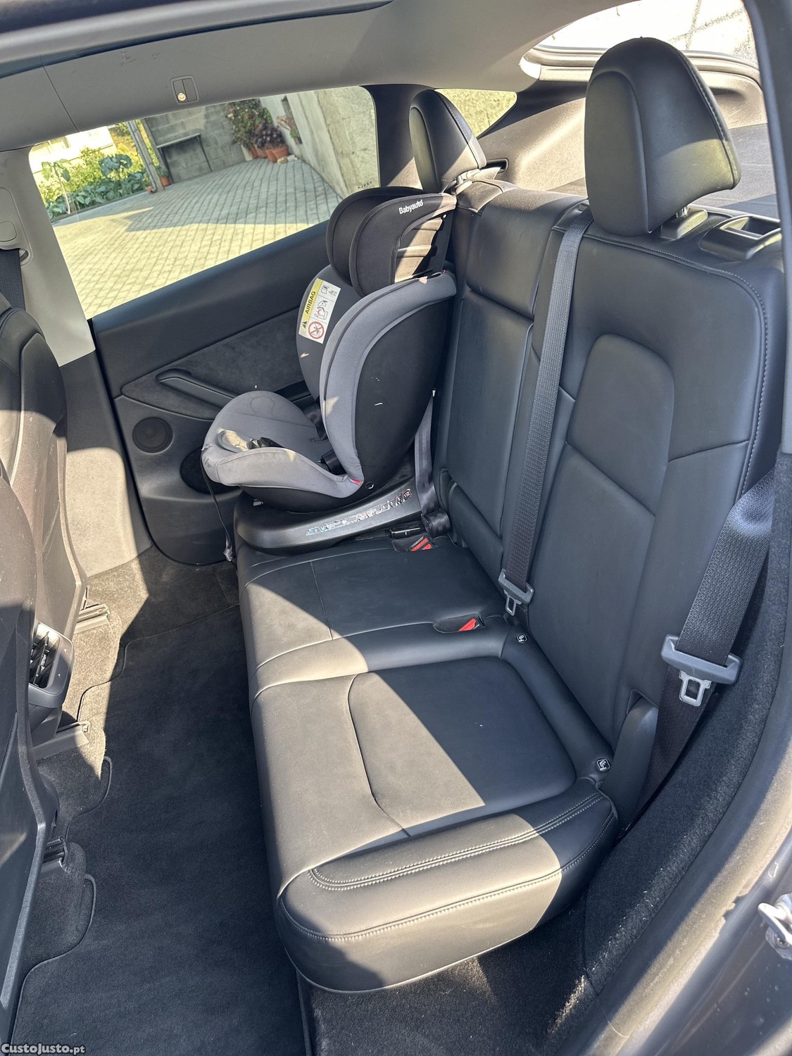 Tesla Model Y SR+ QuickSilver 2023 — fotografia 8