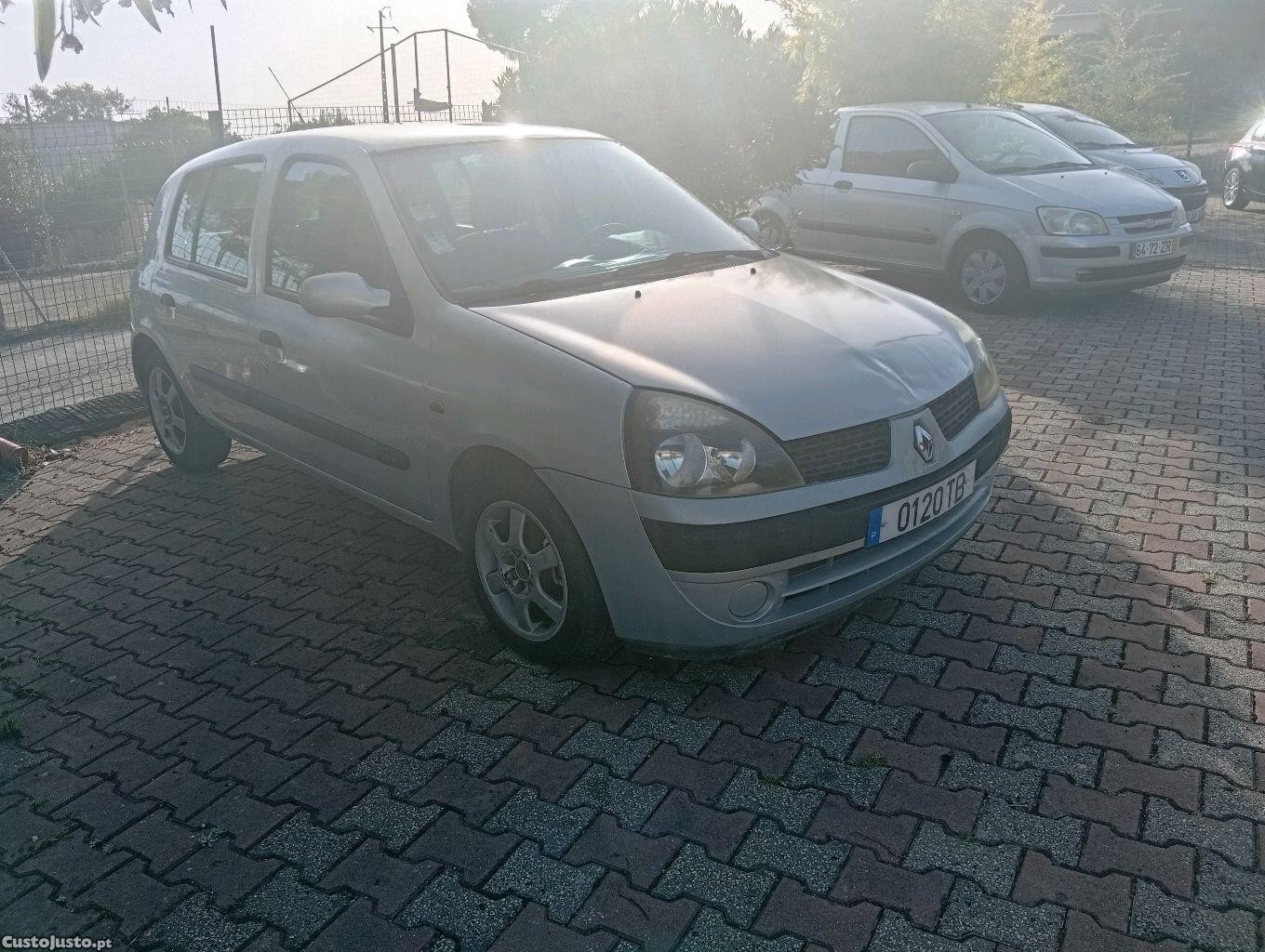 Renault Clio 1.2i 16v — fotografia 4