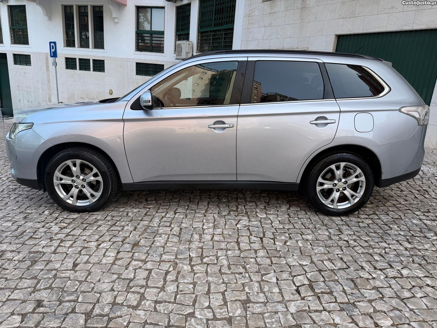 Mitsubishi Outlander 2.2 DI-D Intense — fotografia 6