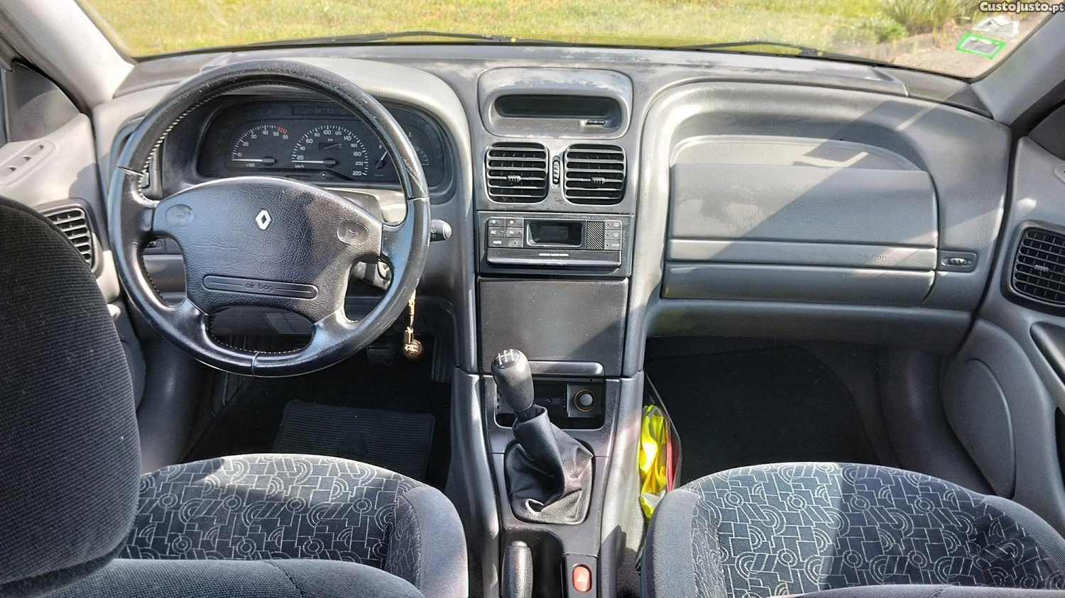 Renault Laguna 2.2 DT RT - 97 foto 5