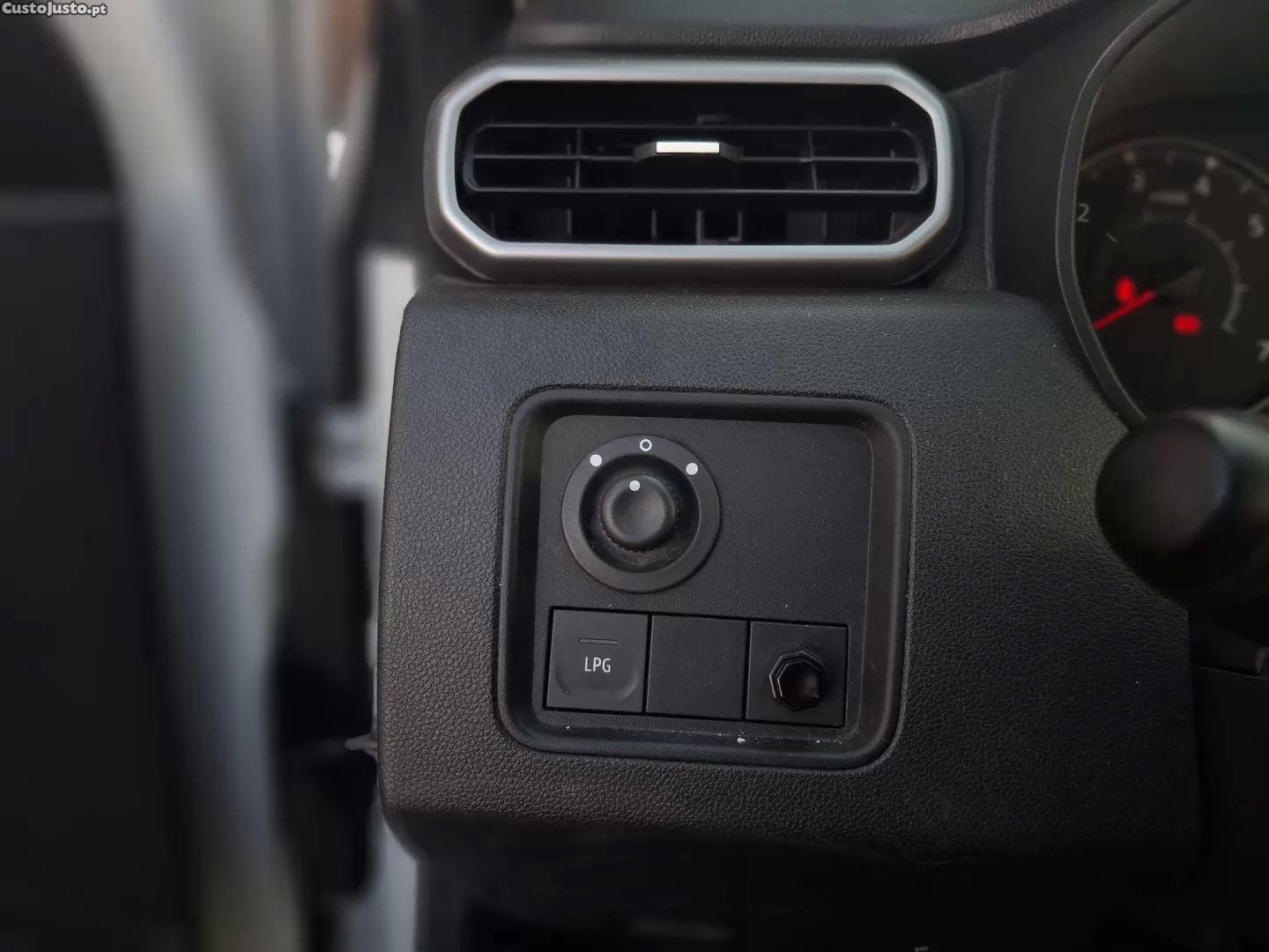 Dacia Duster 1.0 tce eco-g expression bi-fuel — photo 5