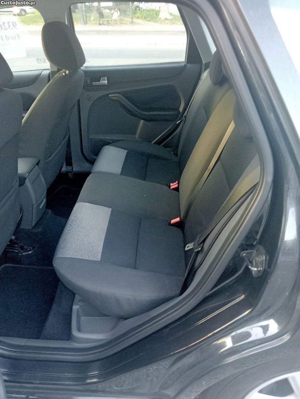 Ford Focus 1.6 Tdci 110cv — fotografia 2