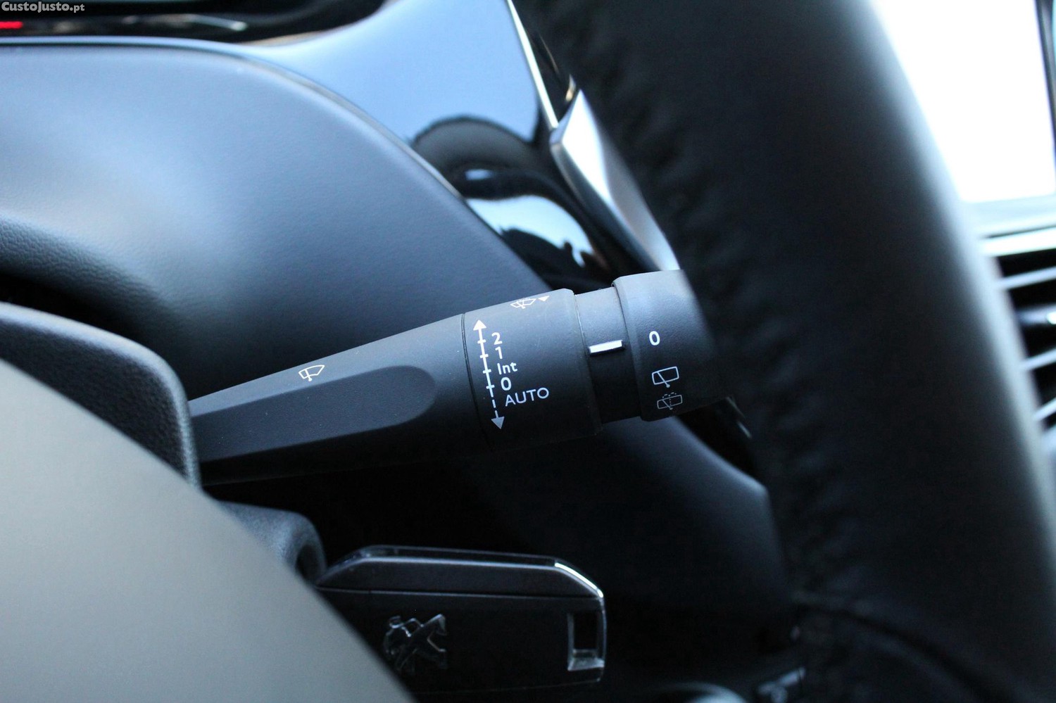 Peugeot 208 1.6 HDI Signature — fotografia 6