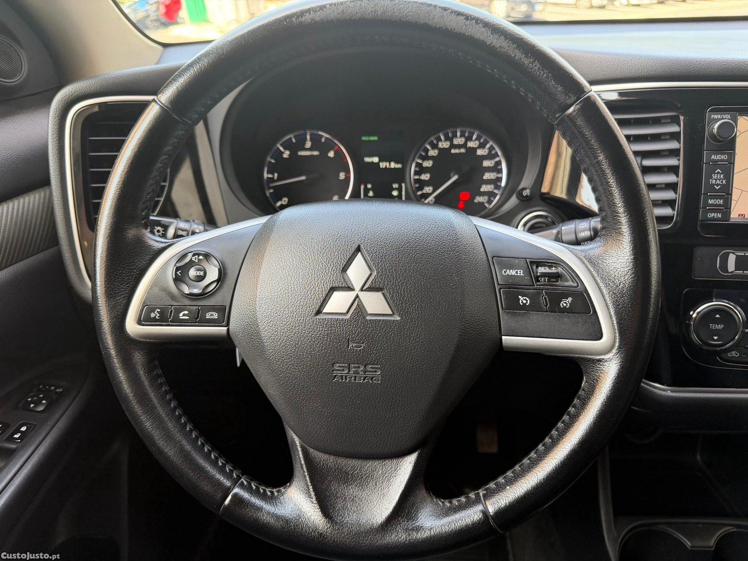 Mitsubishi Outlander 2.2 DI-D Intense — fotografia 15