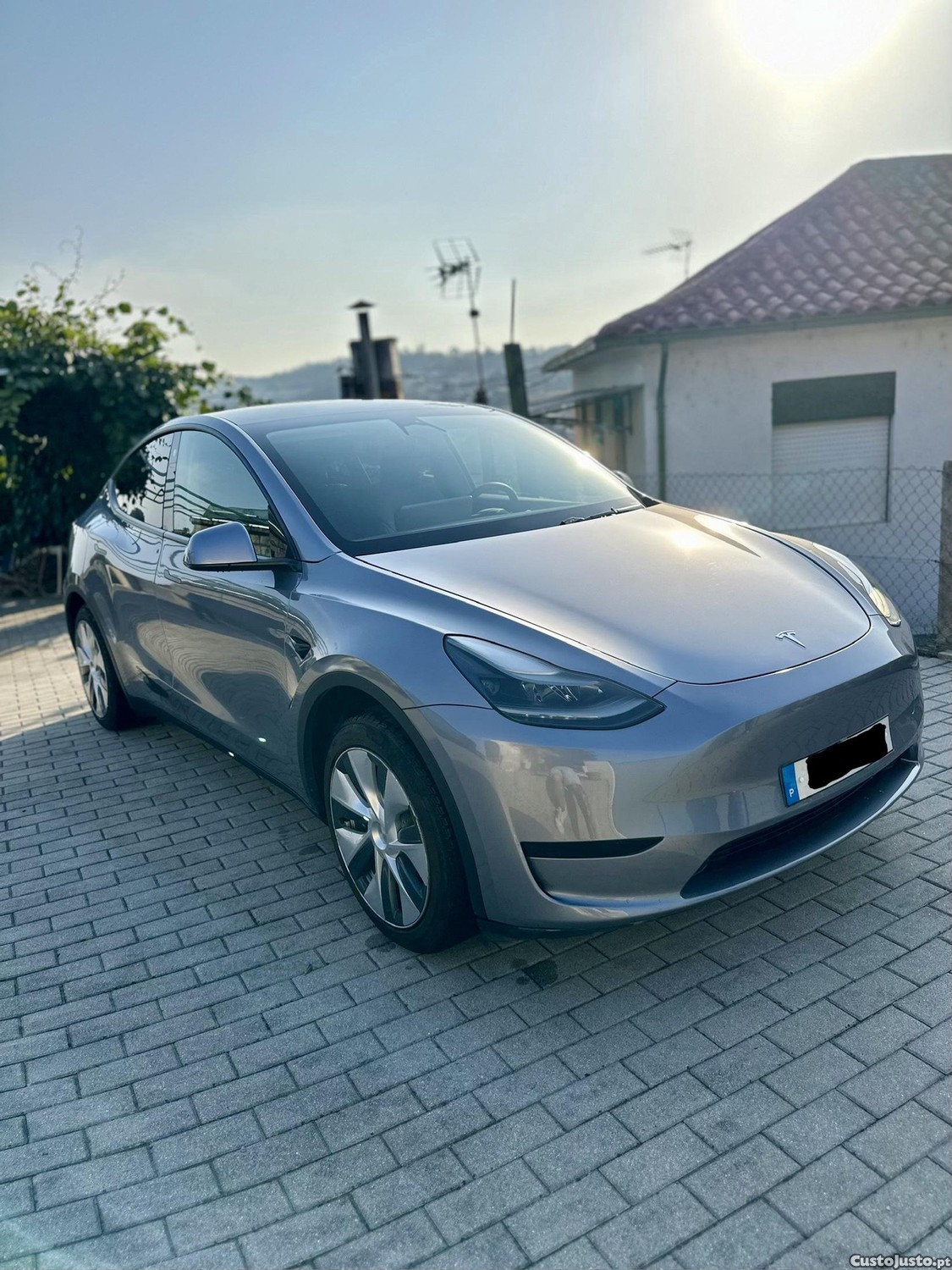 Tesla Model Y SR+ QuickSilver 2023 — fotografia 12