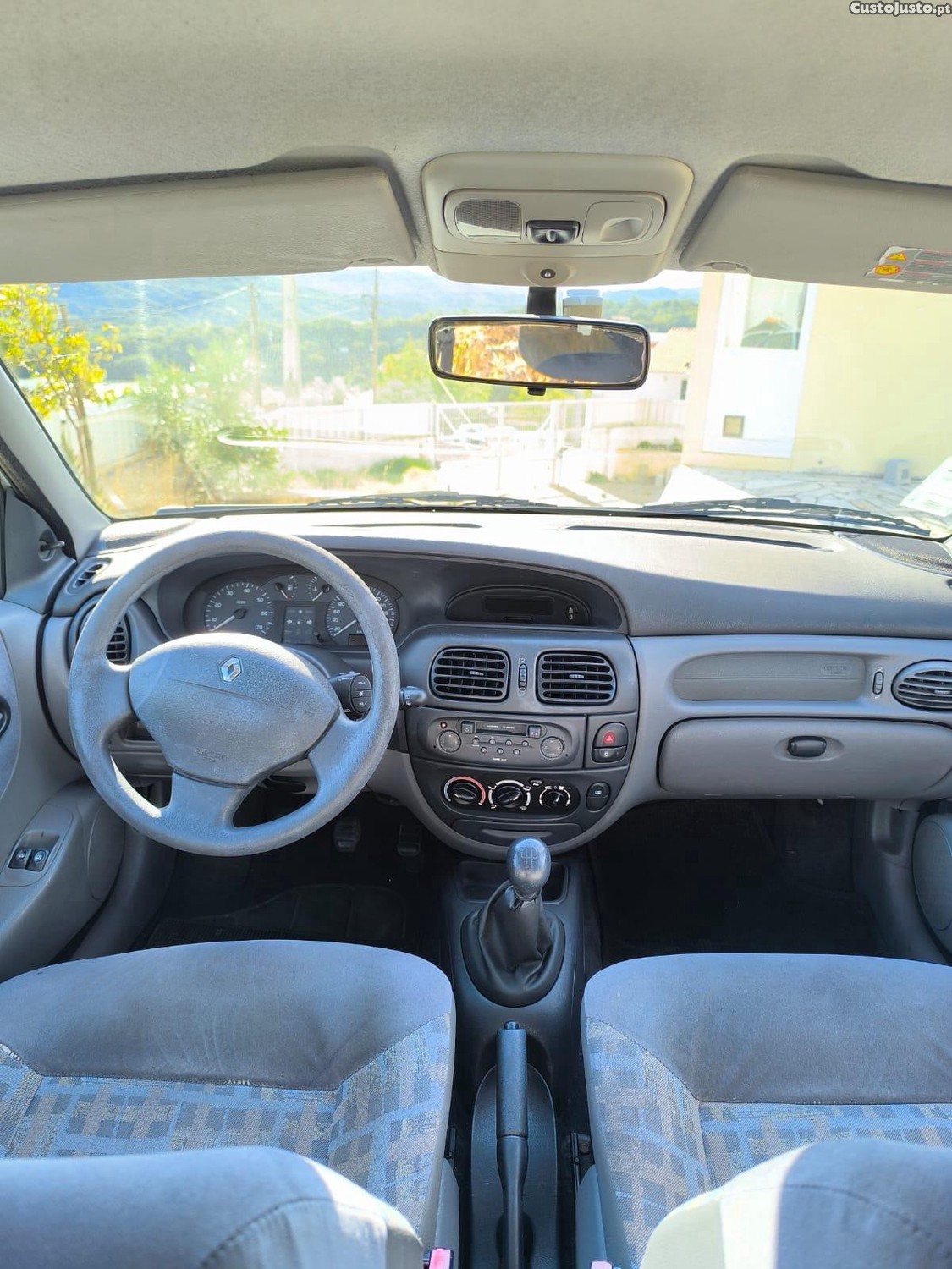 Renault Mégane Megane - 00 — photo 3