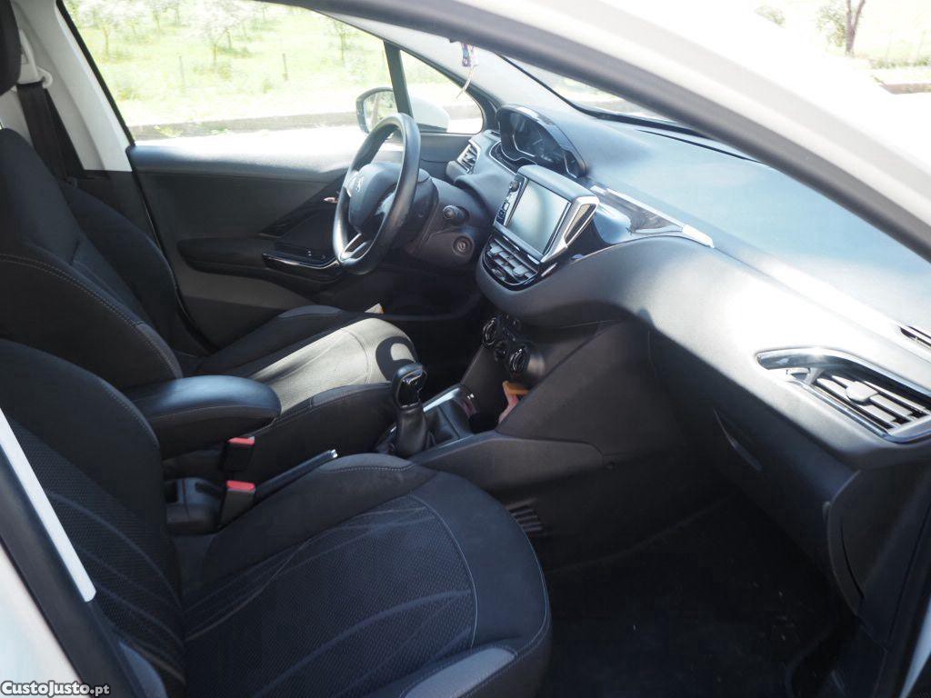 Peugeot 208 1.6 HDI — fotografia 3