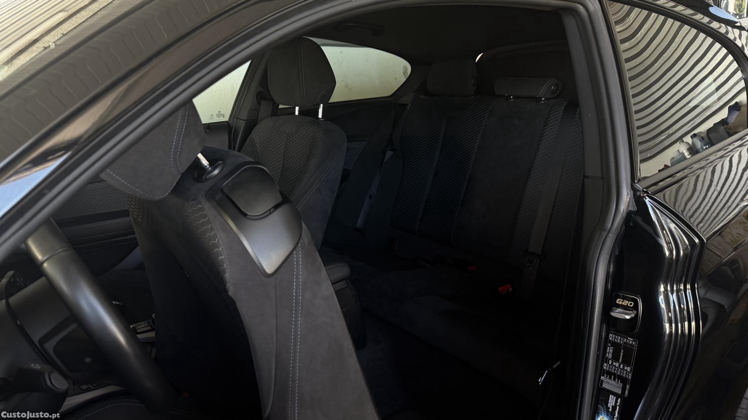 BMW 116 d Pack Desportivo M — fotografia 5