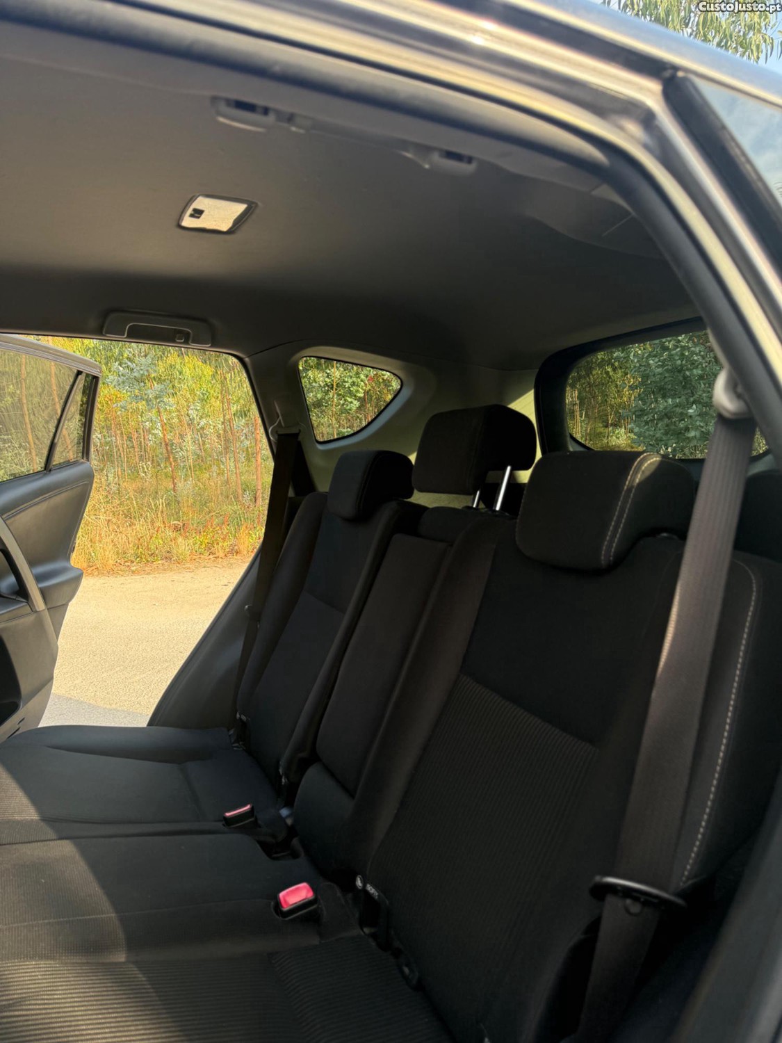 Toyota RAV4 4 — fotografia 11