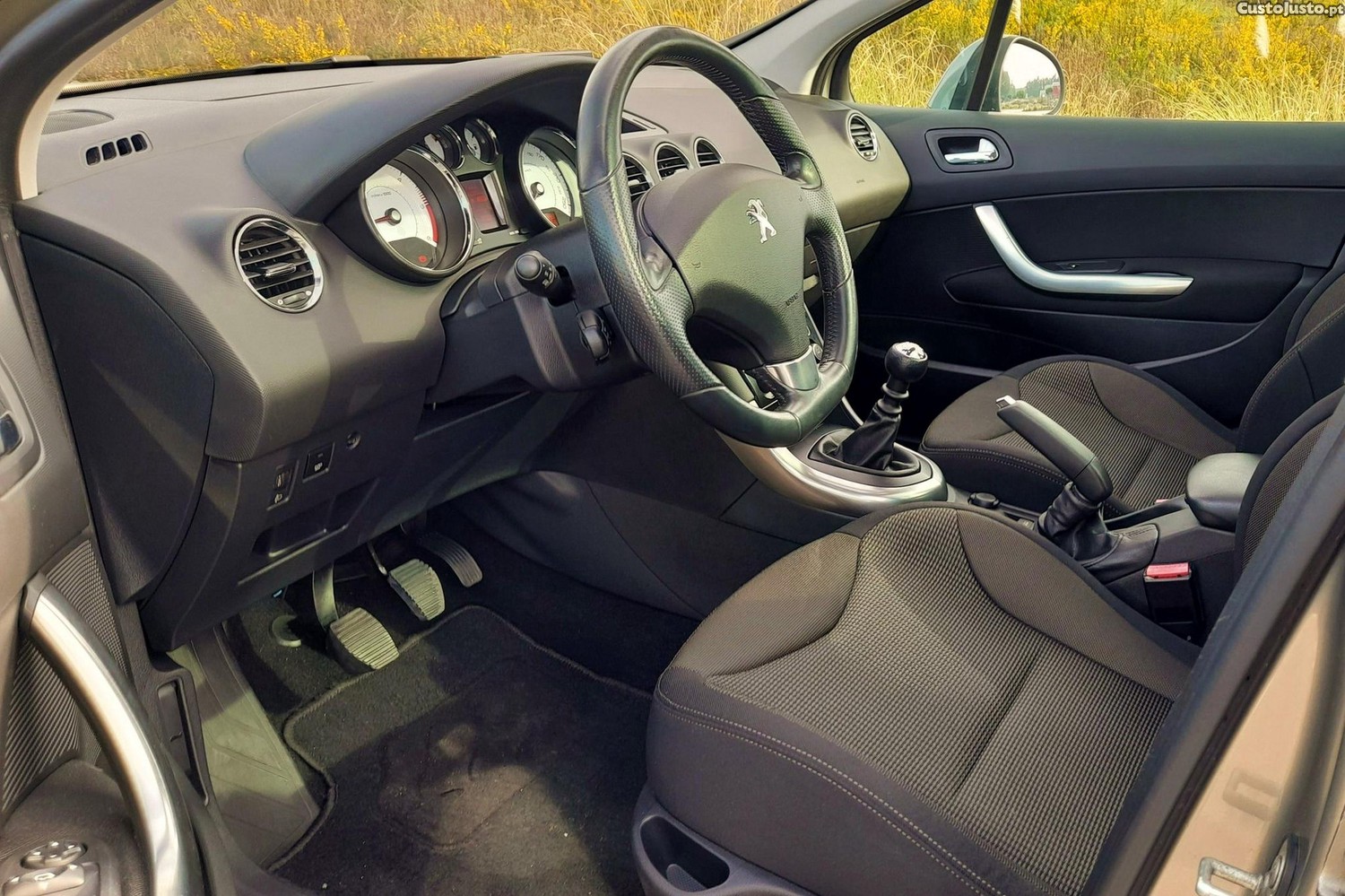 Peugeot 308 SW 1.6 HDi Premium CVM6 - 13 — photo 4