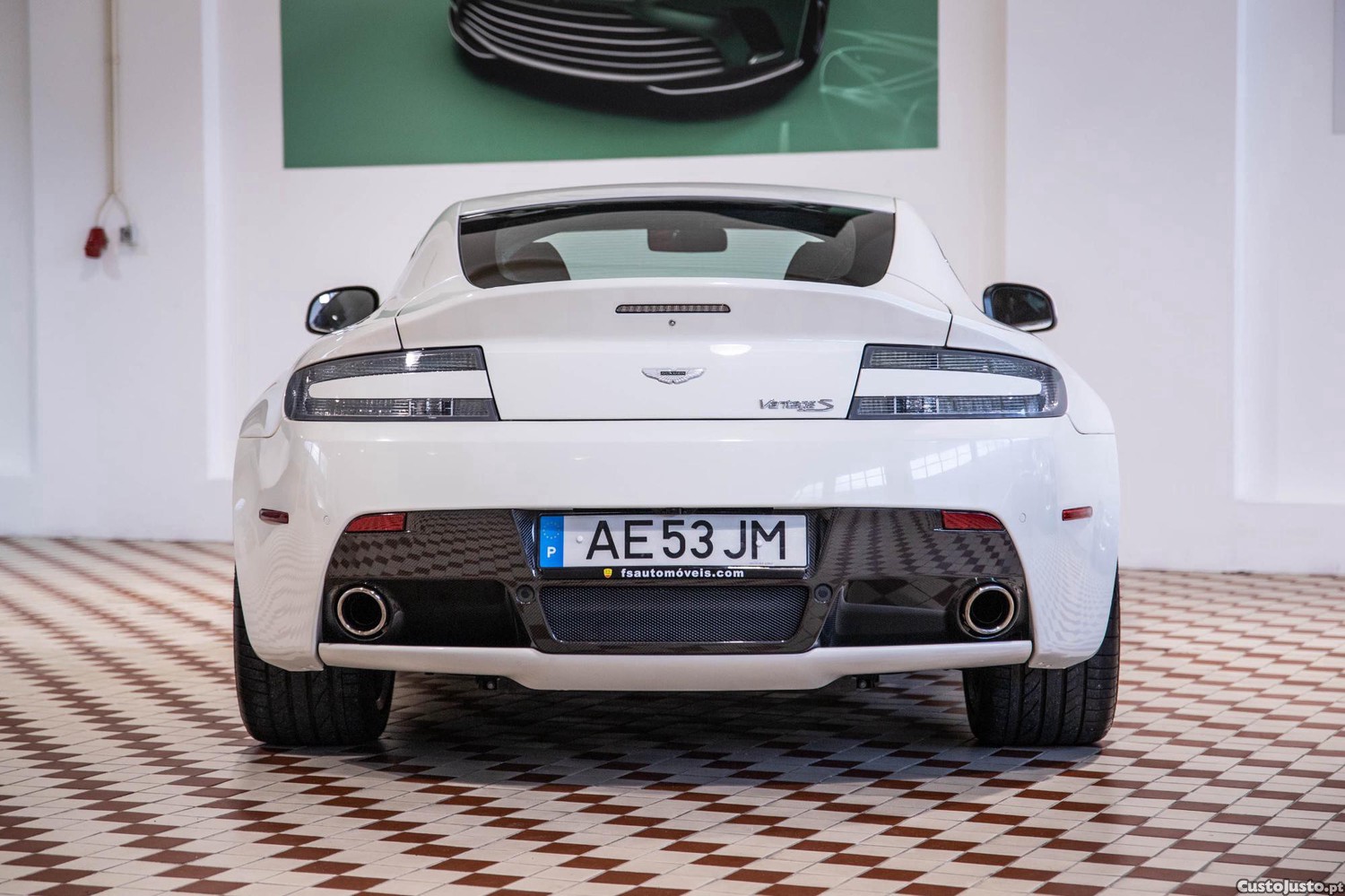 Aston Martin V8 Vantage S — photo 4
