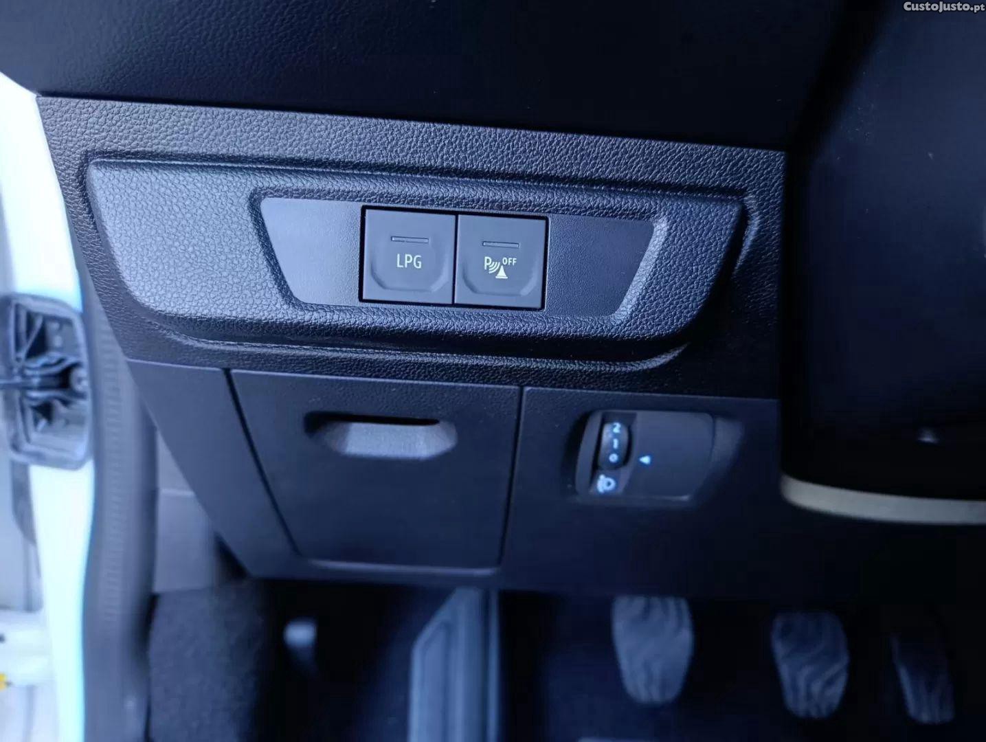 Dacia Sandero 1.0 bi-fuel stepway comfort — photo 5