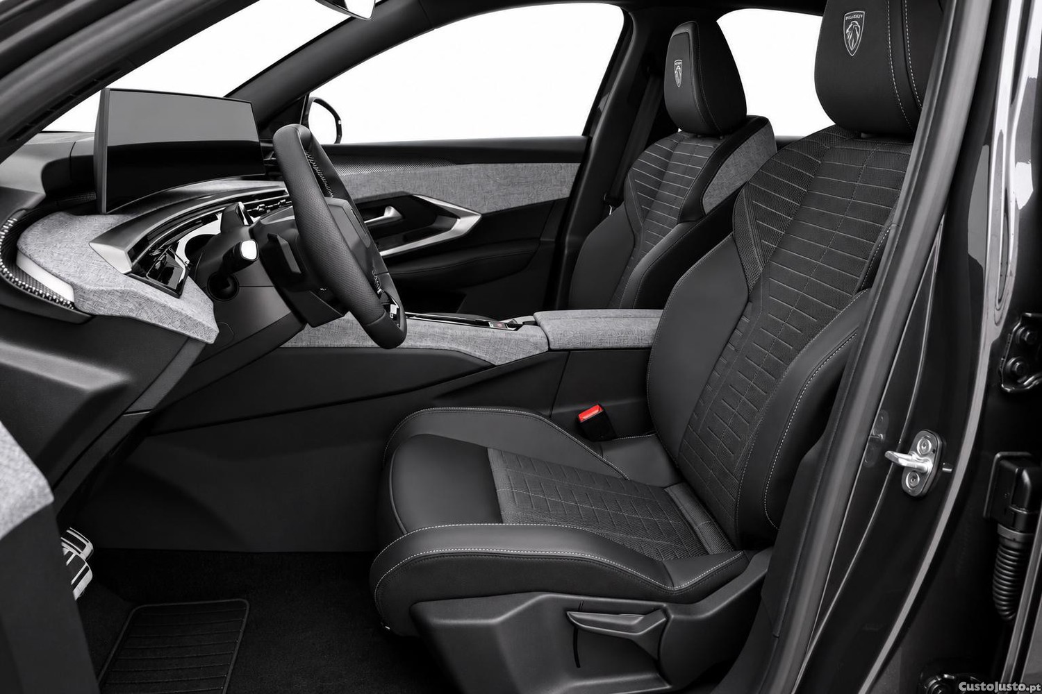 Peugeot e-3008 GT 210CV 73Kwh (AUTO) — photo 4
