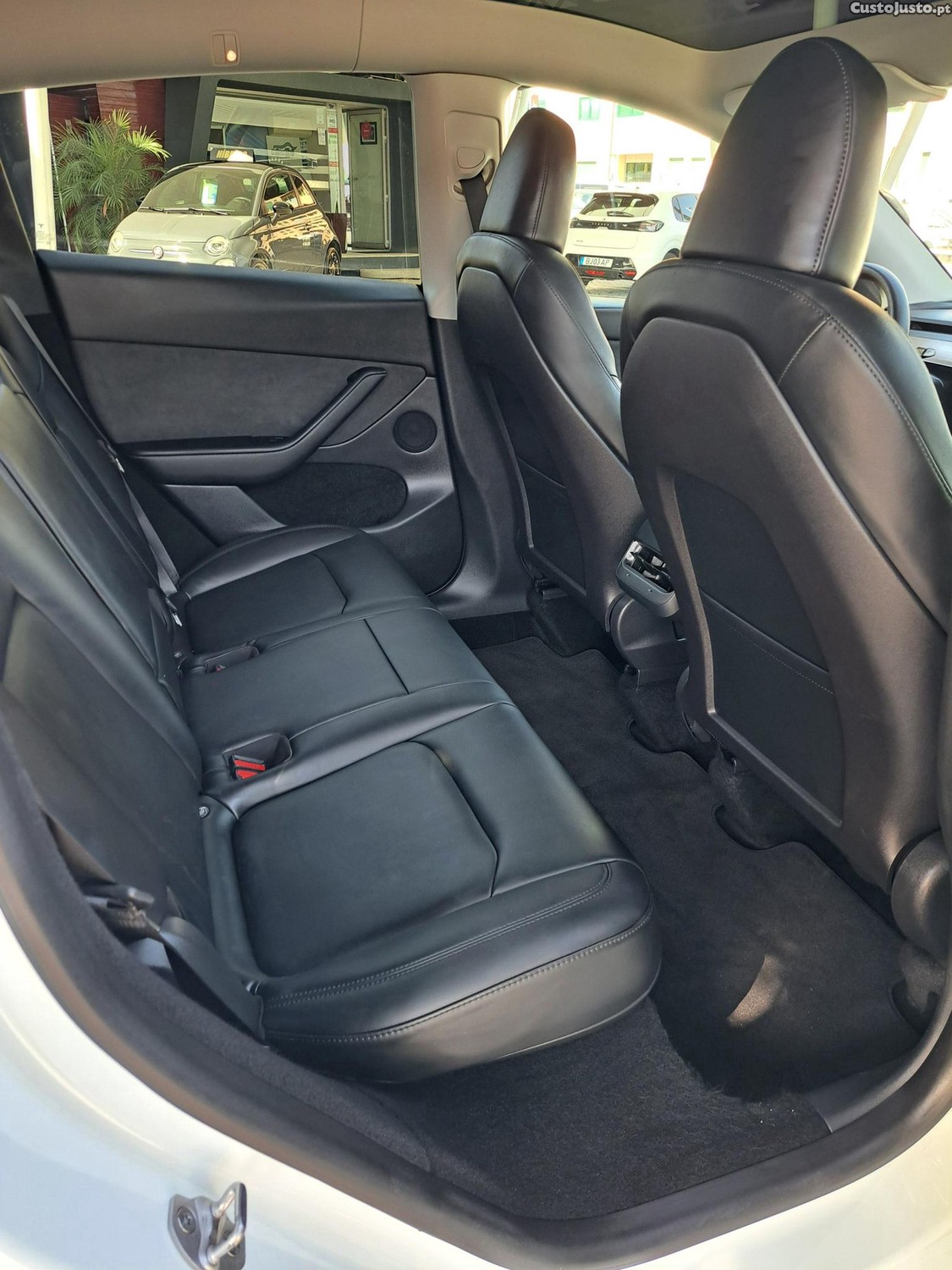 Tesla Model Y Performance Dual Motor — fotografia 11