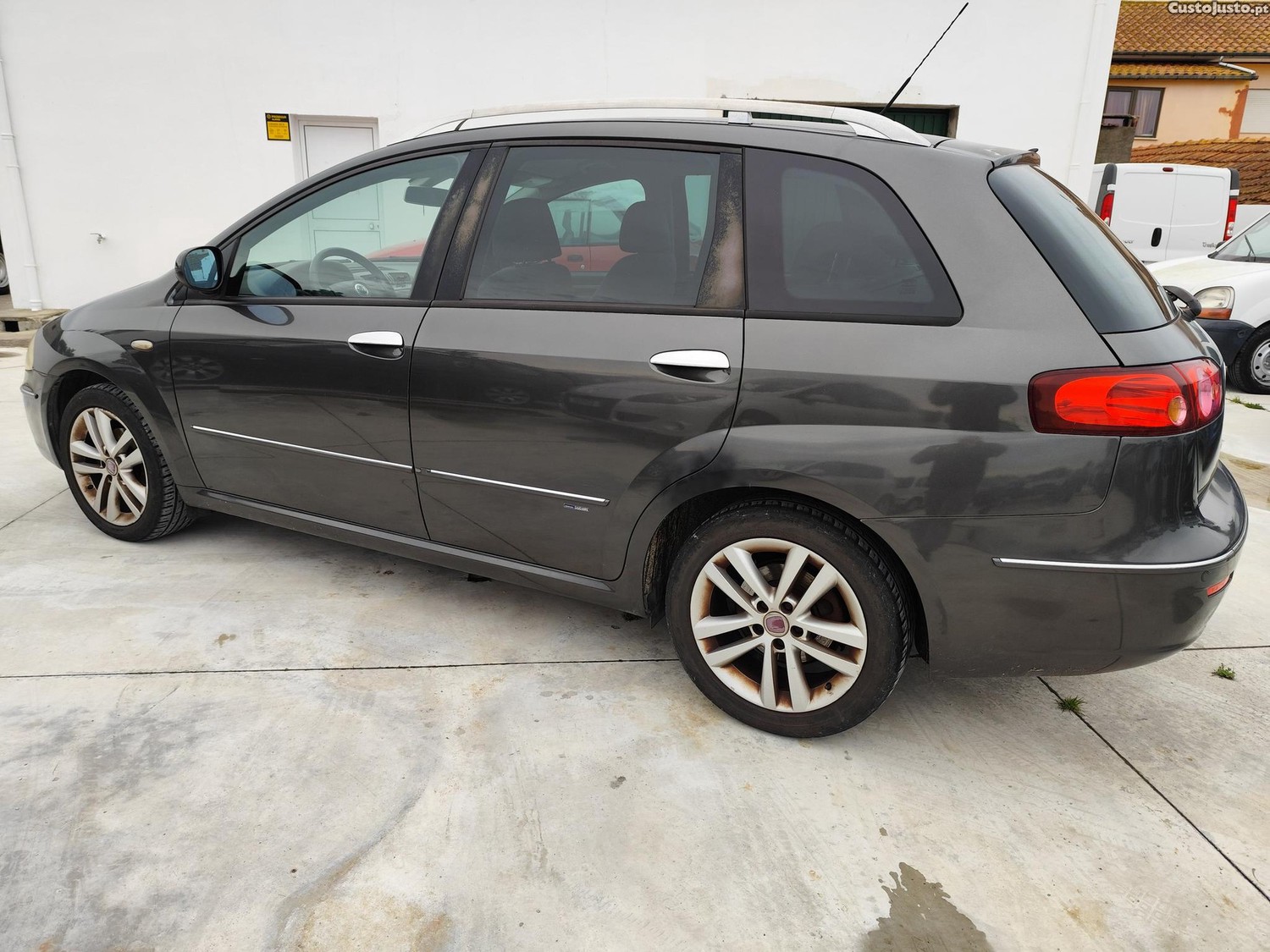 Fiat Croma 1.9JTD — fotografia 2