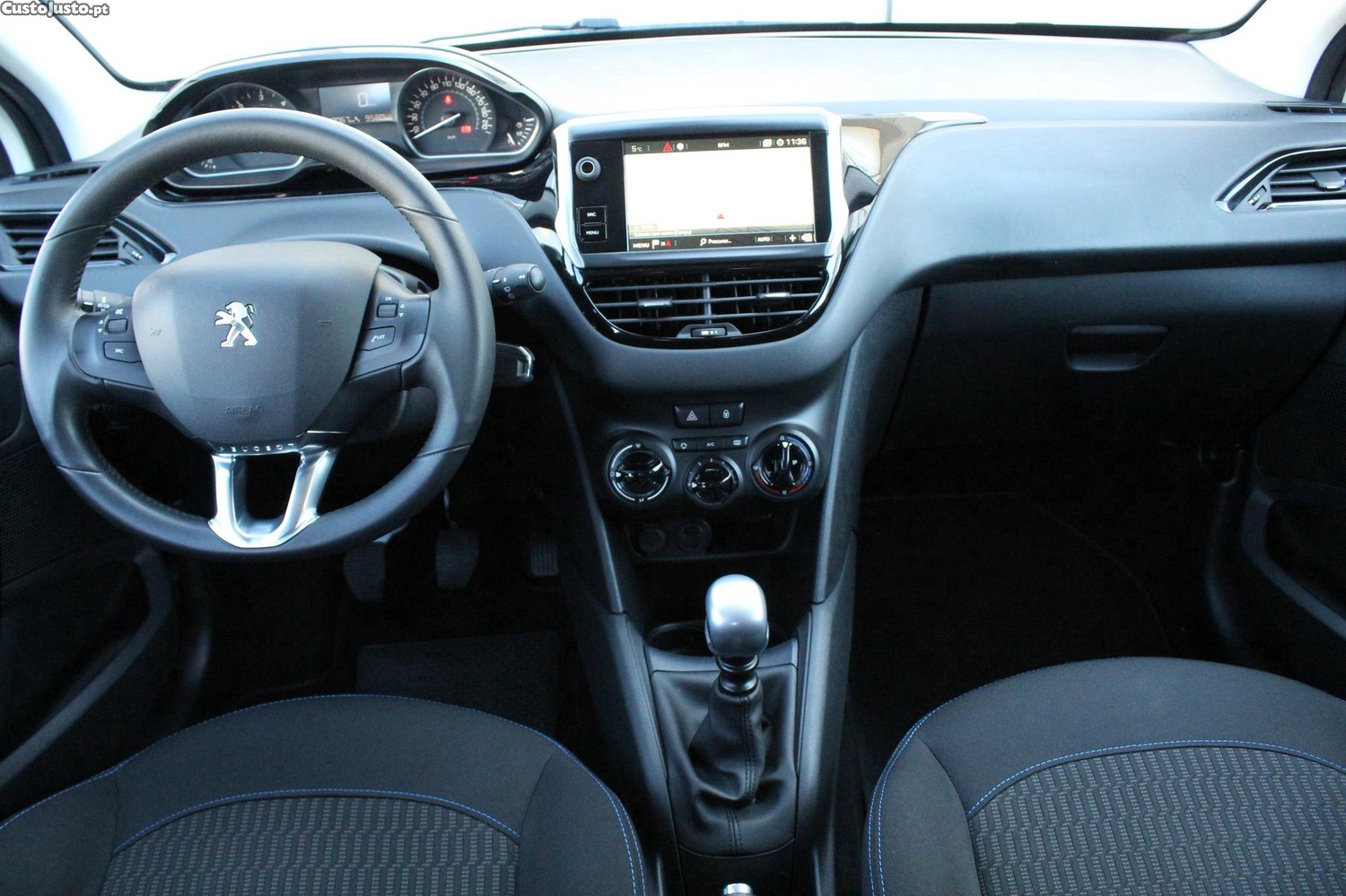 Peugeot 208 1.6 HDI Signature — fotografia 3
