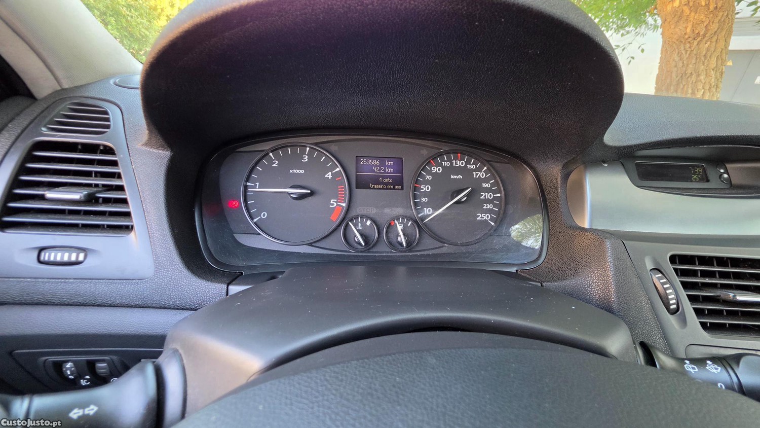 Renault Laguna 1.5 dci — fotografia 6