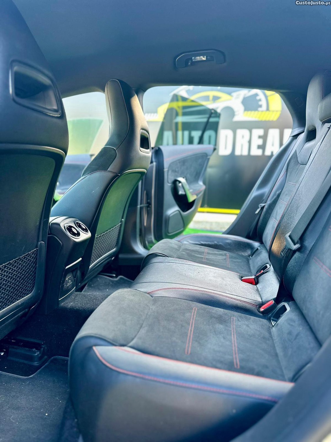 Mercedes-Benz CLA 250 E AMG — fotografia 4