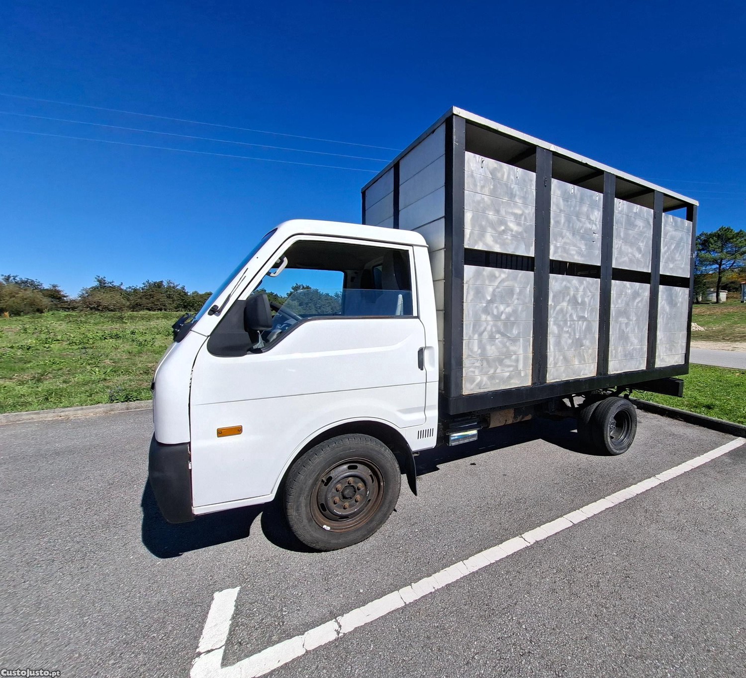 Carrinha transporte de animais vivos