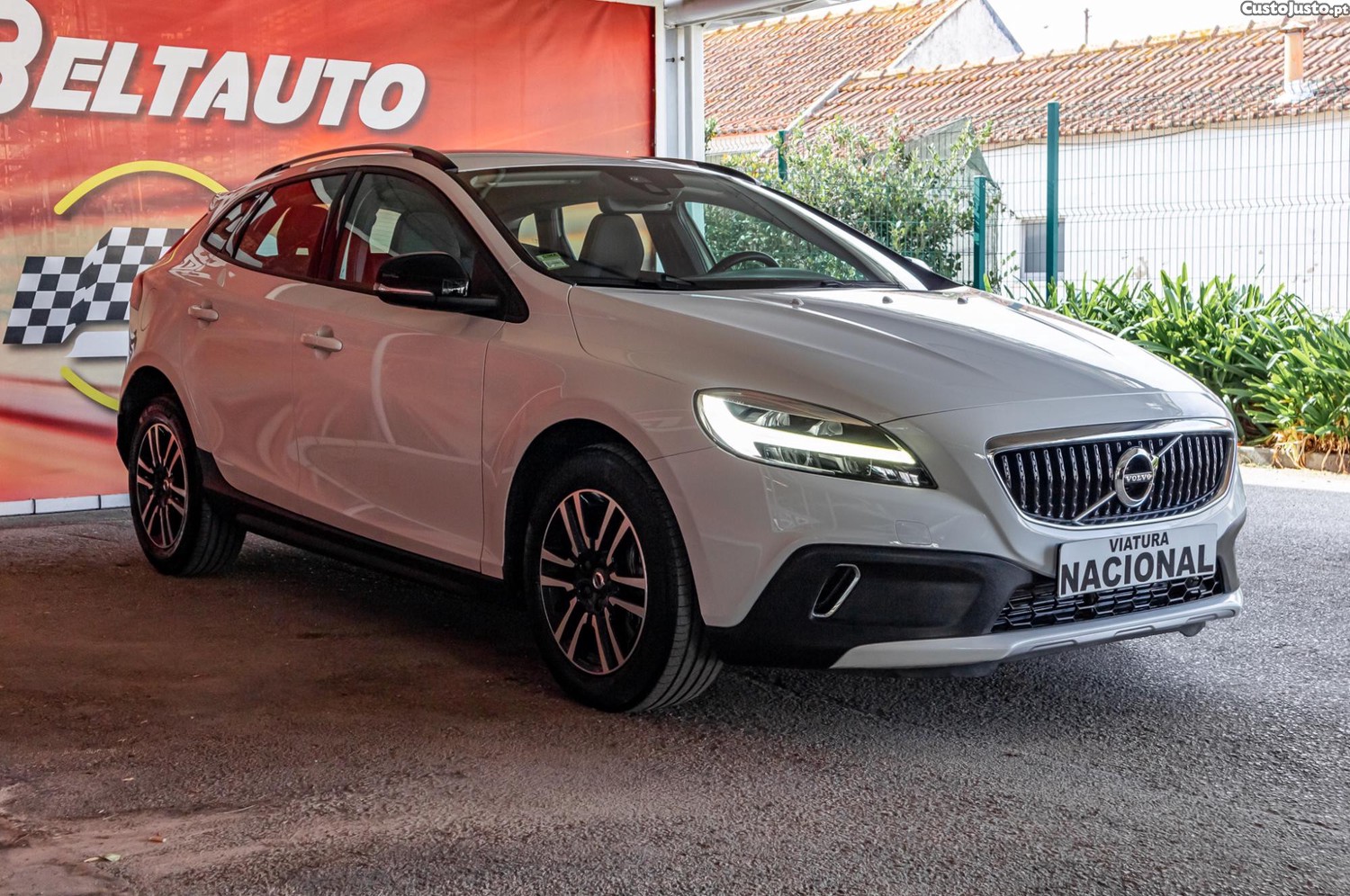 Volvo V40 2.0 D3 Cross Country - 19 — photo 3