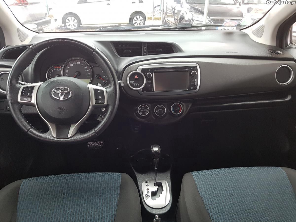 Toyota Yaris 1.3 Automático — fotografia 2
