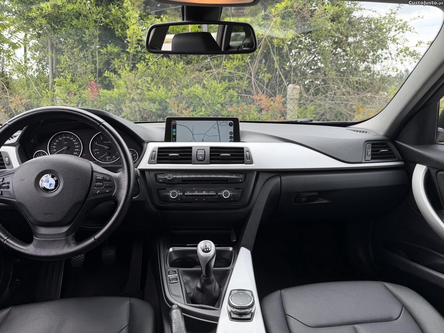 BMW 318 C bom estado com CarPlay — fotografia 5