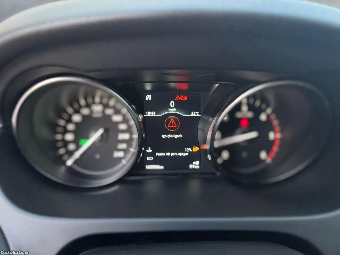 Land Rover Discovery 2.0 td4 pure 7l — photo 4