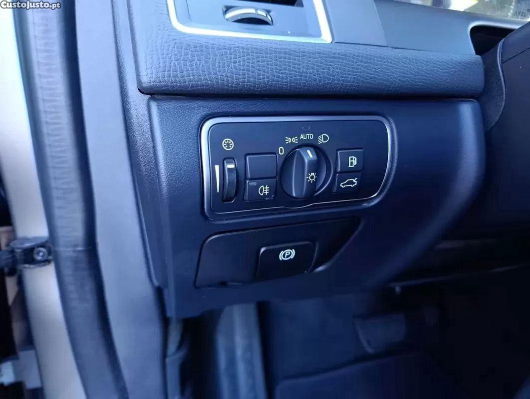Volvo XC60 2.0 d4 momentum geartronic — photo 5