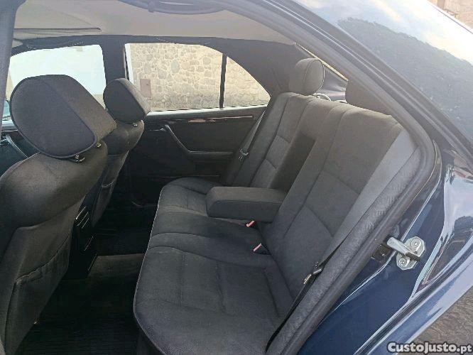 Mercedes-Benz C 200 Elegance — fotografia 4