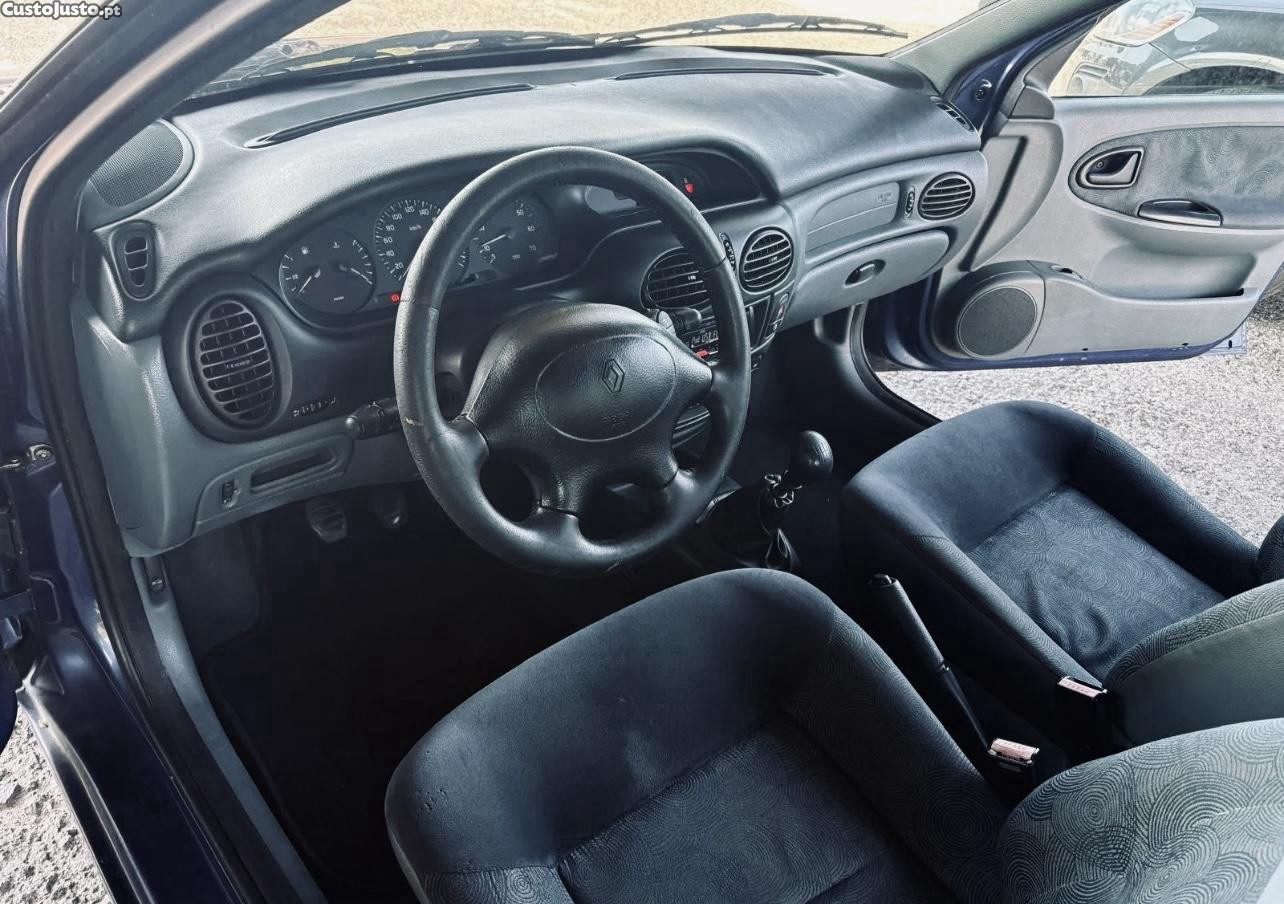 Renault Mégane 1.4 Symbol — fotografia 4