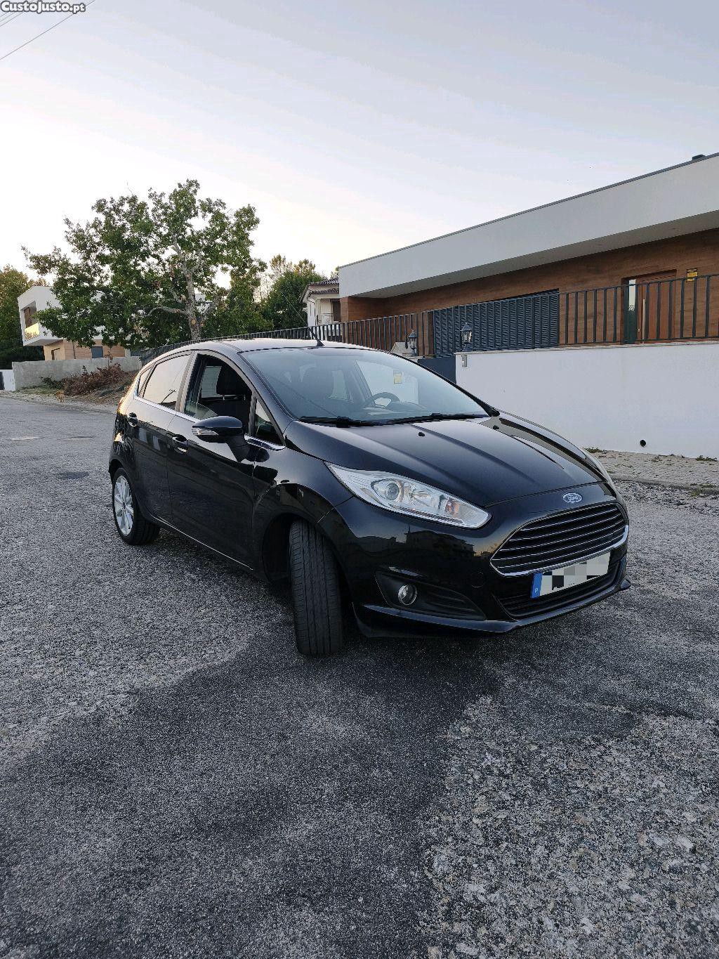 Ford Fiesta 1.5 TDCi versão Titanium 5 portas - 16 — photo 3