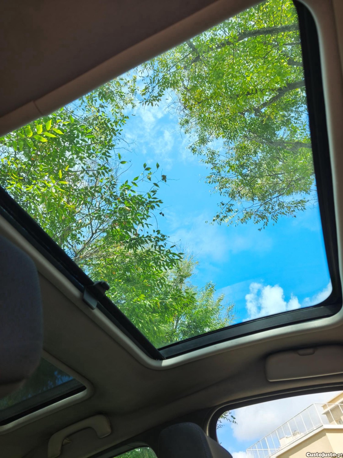 Renault Clio Dynamic 1.5dCi gasóleo com teto panorâmico — fotografia 5