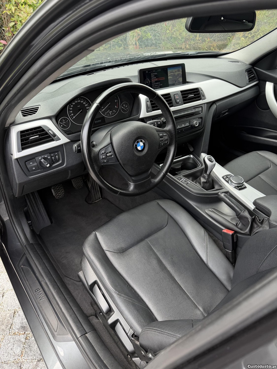 BMW 318 C bom estado com CarPlay — fotografia 7