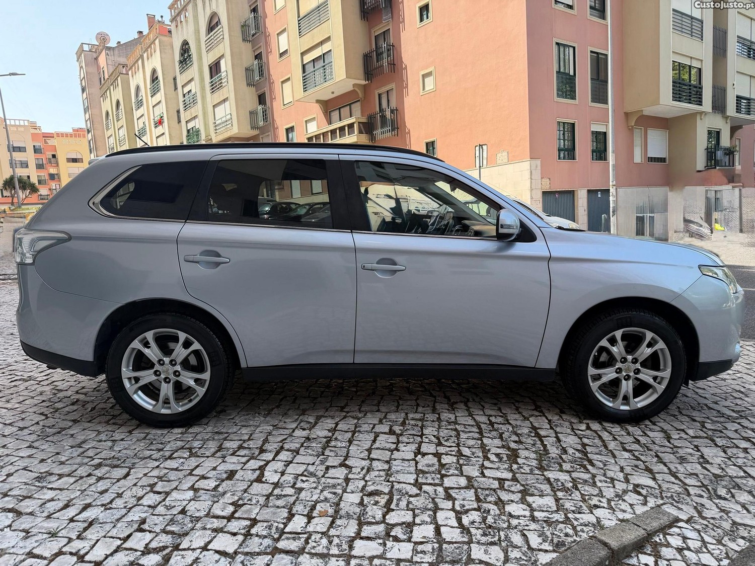 Mitsubishi Outlander 2.2 DI-D Intense — fotografia 22