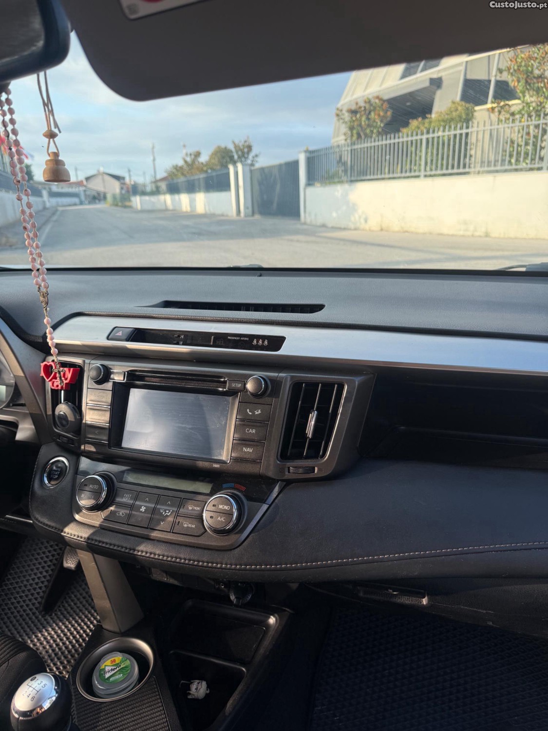 Toyota RAV4 4 — fotografia 9