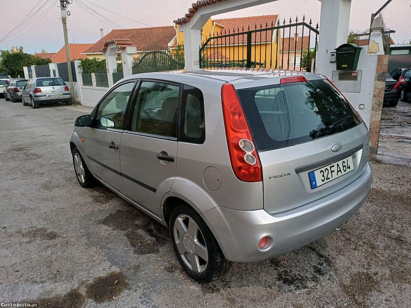 Ford Fiesta 1.4 Tdci Futura - 07 — photo 2