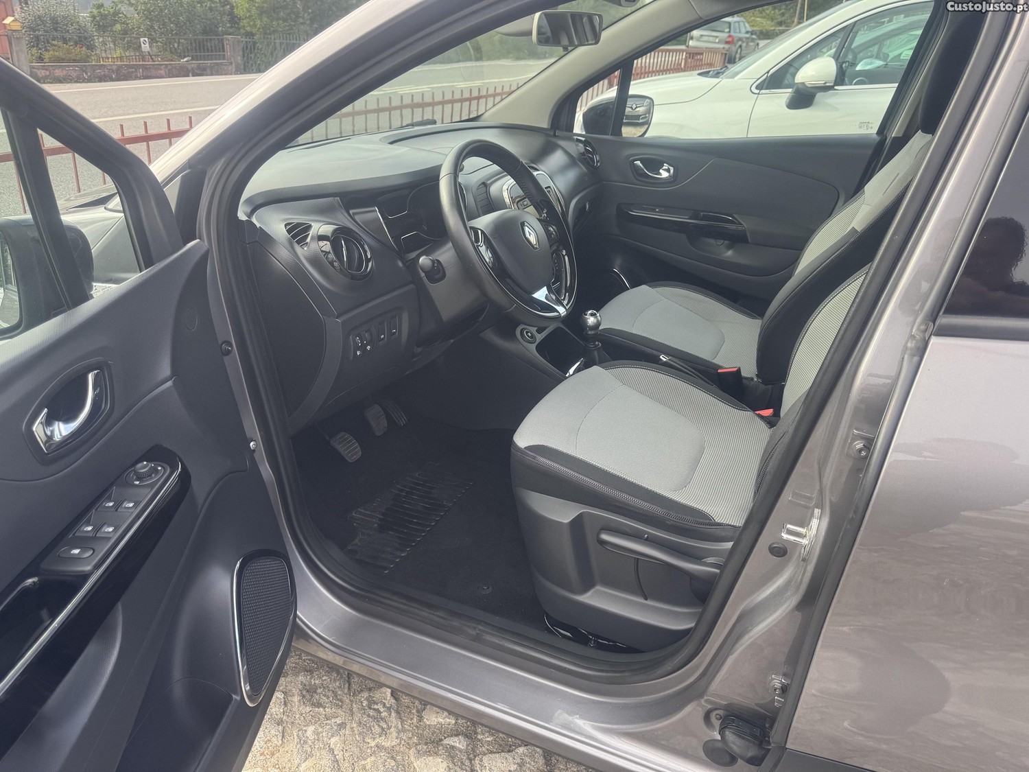 Renault Captur 1.5 DCI 110 CV CAIXA DE 6 VELOCIDADES  - 15 — photo 5