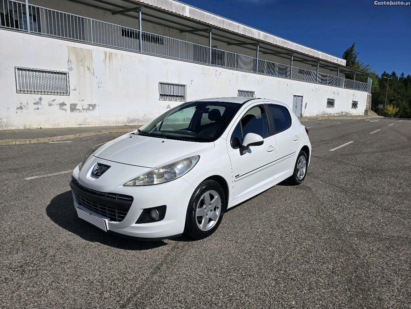 Peugeot 207 1.4 HDI Sportium Nacional 2012 - 12 — photo 2